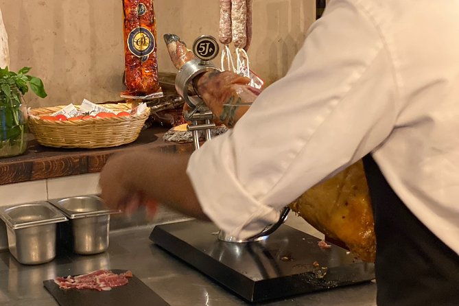 barcelona-historic-walking-tour-and-food-experience