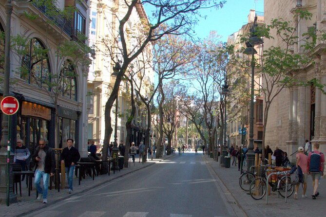 between-two-gates-a-self-guided-audio-tour-in-valencia