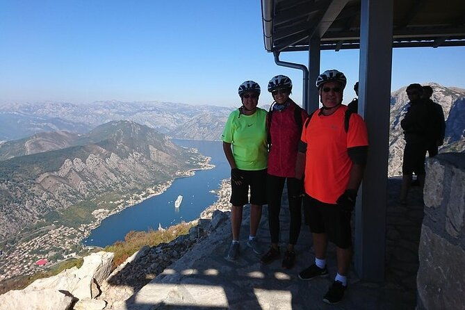 bike-tour-panoramic-downhill-from-njegusi-and-kotor-serpentines
