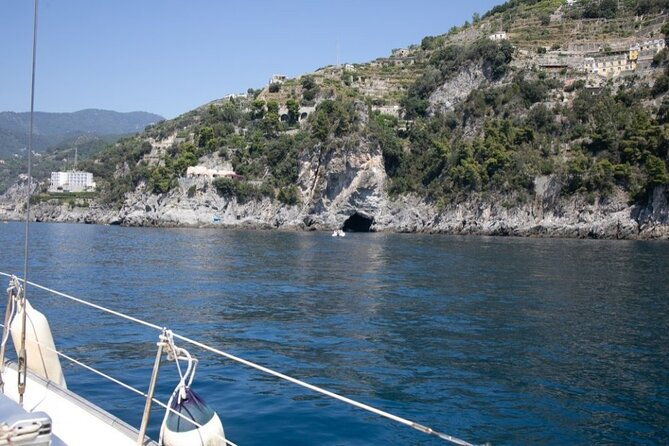 boat-tour-of-the-amalfi-coast-with-aperitif
