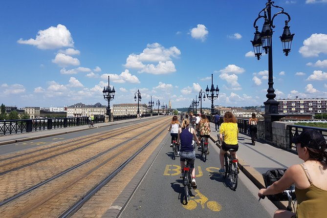 bordeaux-essentials-sightseeing-bike-tour-with-a-local-guide