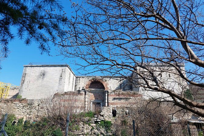 byzantion-walk-way-and-city-walls-in-istanbul