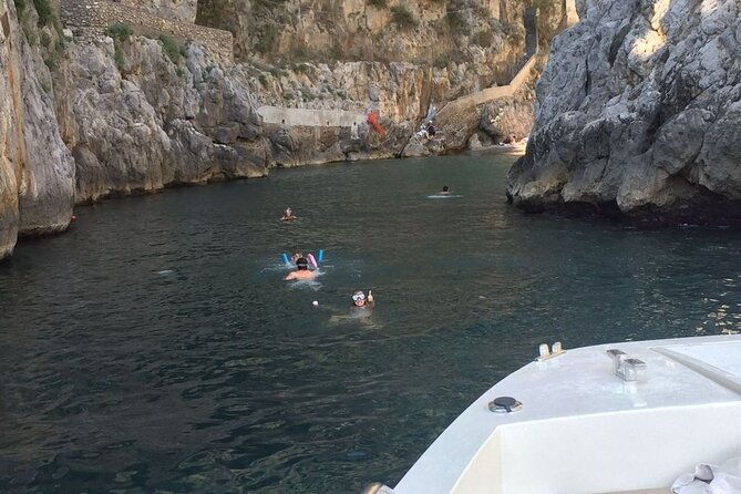 capri-island-in-private-luxury-40-feet-speedboat-from-naples
