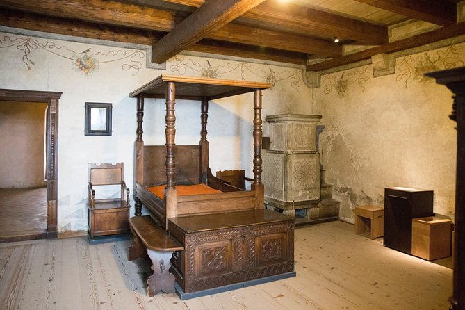 chillon-castle-entrance-ticket-in-montreux