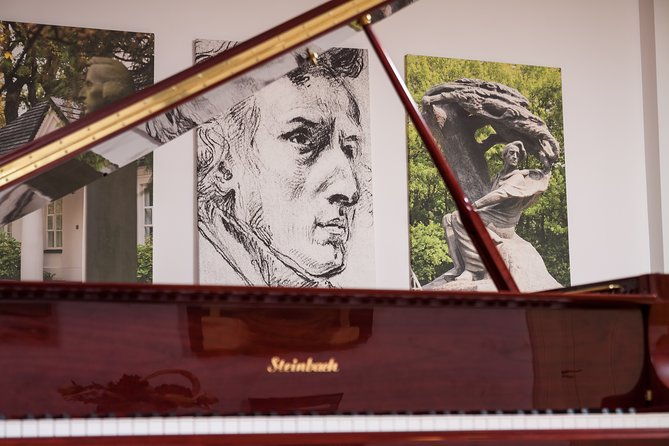chopin-piano-concert-at-chopin-gallery-with-a-glass-of-wine