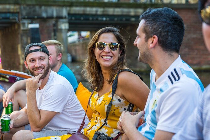 classic-salonboat-tour-in-amsterdam-including-cheese-and-wine