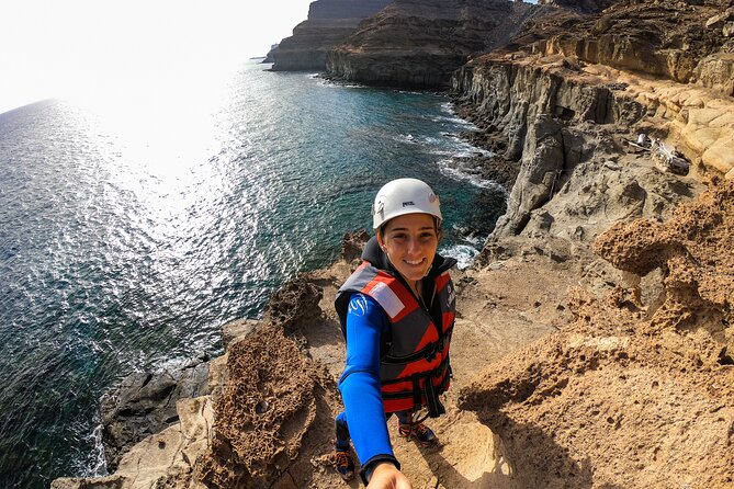 coastering-in-gran-canaria-aquatic-route-in-the-ocean-cliffs