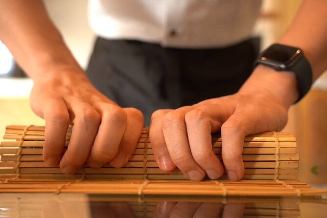 cook-and-roll-the-sushi-like-a-samurai-in-osaka