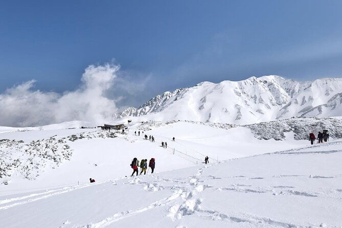 day-tour-from-kanazawa-toyama-snow-wall-and-mysterious-valley