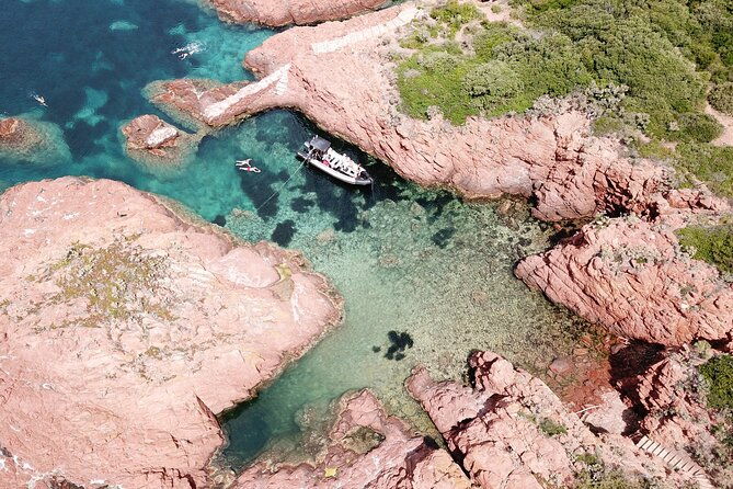 departure-from-saint-raphael-the-creeks-of-esterel
