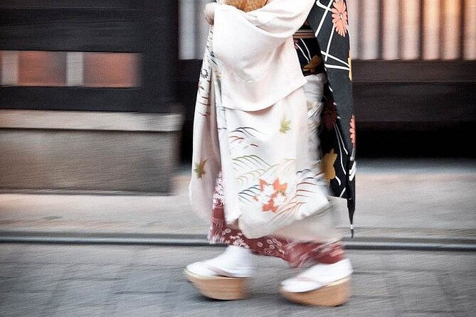discover-geisha-arts-gion-cultural-walk-geisha-show