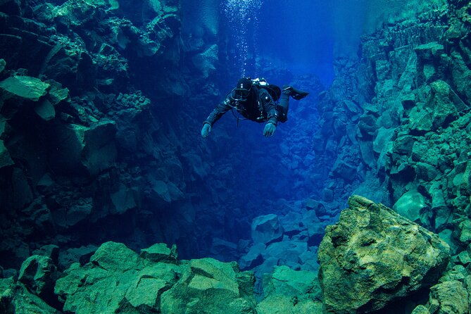 dive-the-divide-silfra-fissure-scuba-tour-meet-at-thingvellir