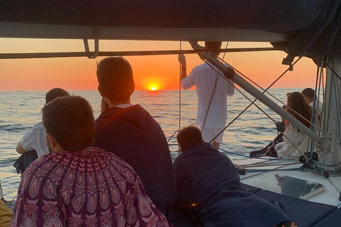 douro-sunset-sailboat-experience-in-porto