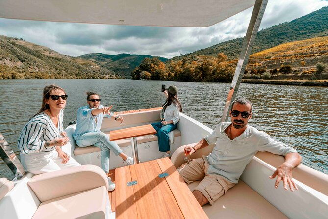 douro-valley-1h-solar-boat-experience-two-wine-tasting