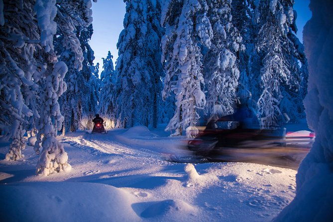 evening-escape-snowmobile-safari-and-campfire-in-rovaniemi