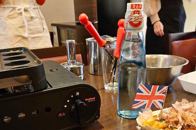 experience-cooking-takoyaki-in-its-birthplace-osaka