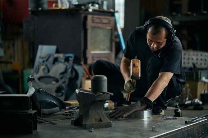 experience-frying-pan-making-with-an-ironworking-expert