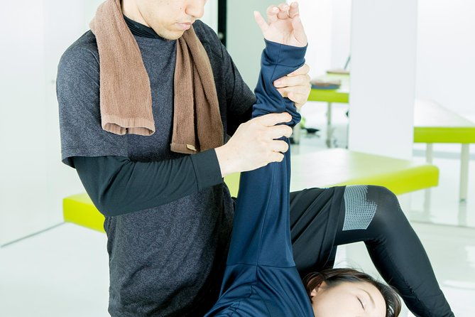 experience-shiatsu-stretch-in-japan