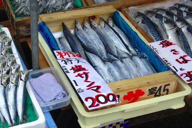 experience-the-energy-of-kochi-sunday-market-tour-includes-kochi-castle