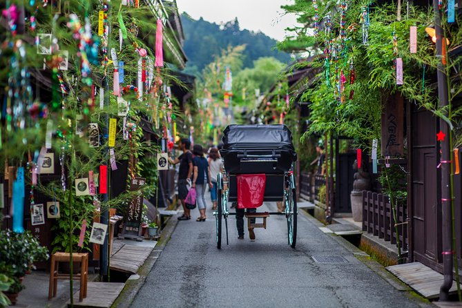 explore-takayama-by-rickshaw-hotel-pickup-included