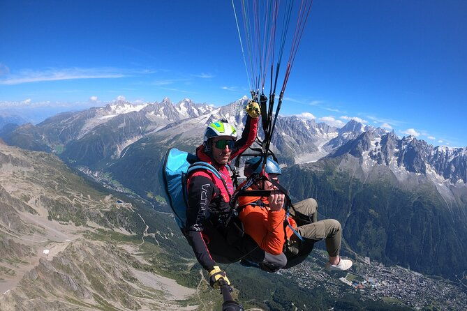 fly-in-paragliding-paragliding-experience-over-chamonix