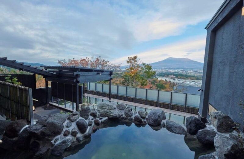 from-tokyo-fuji-mountain-skiing-and-hot-spring-day-trip