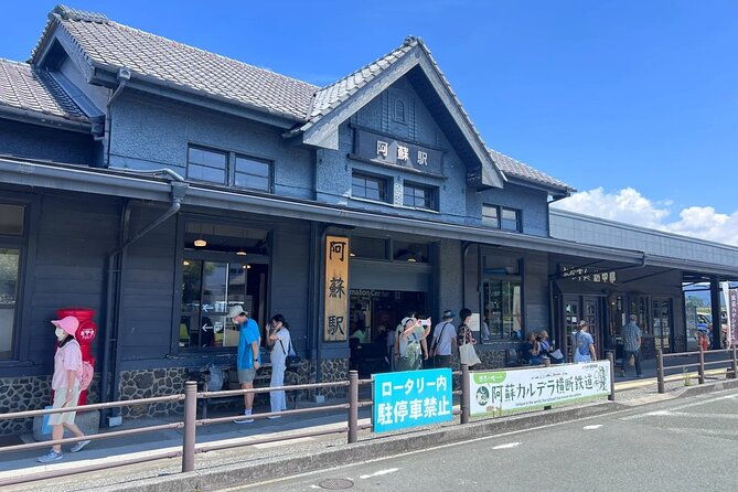 fukuoka-mount-aso-volcano-kumamoto-castle-grasslands-day-tour