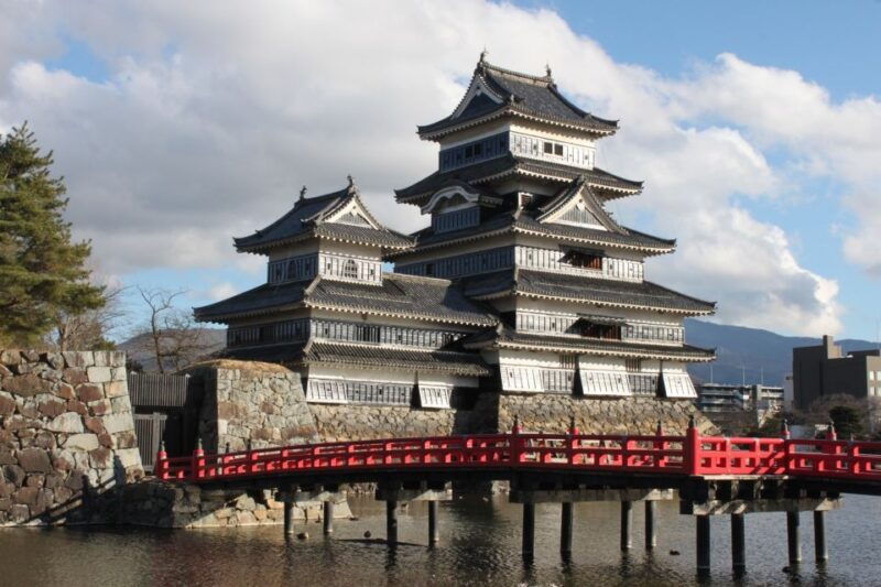 full-day-tour-matsumoto-castle-kamikochi-alpine-valley