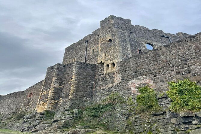 giants-causeway-rope-bridge-carrickfergus-castle-and-dark-hedges-tour