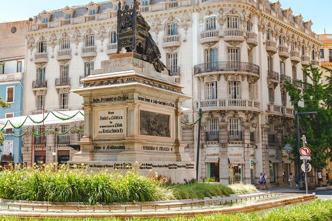 granada-scavenger-hunt-and-sights-self-guided-tour