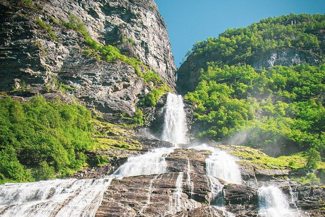 guided-boat-tour-in-geiranger