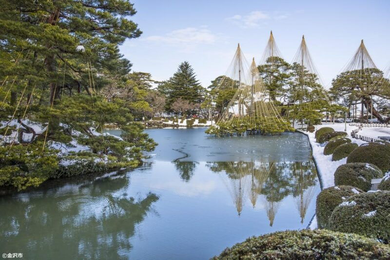 guided-bus-and-walking-tour-of-kanazawa-main-kenrokuen