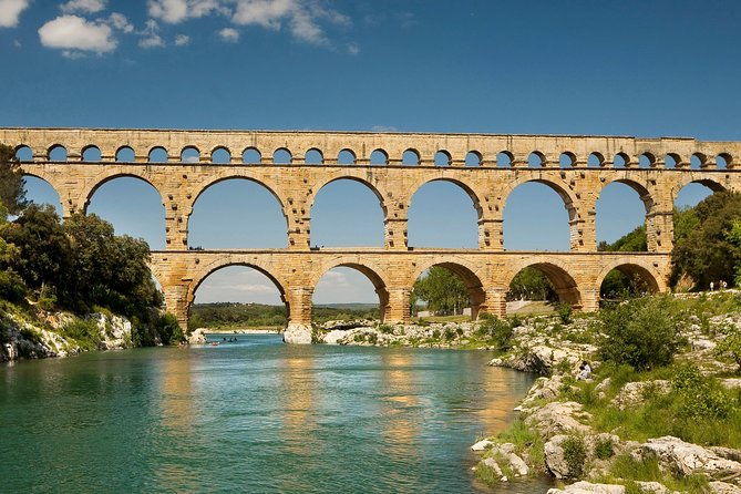 half-day-pont-du-gard-uzes-nimes-tour-from-avignon