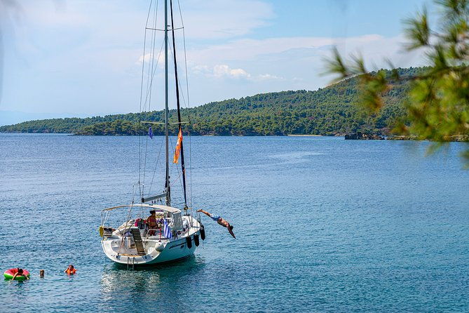 half-sailing-cruise-to-secret-bays-5-hours