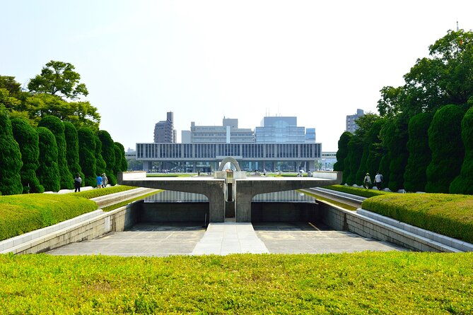 hiroshimas-historic-walk-castle-dome-peace-park