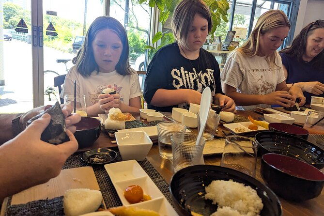home-made-onigiri-and-matcha-cooking-class