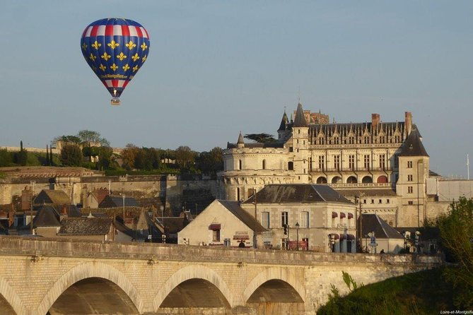 hot-air-balloon-flight-over-the-castle-of-chenonceau-france