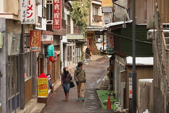 hot-spring-town-walking-tour-in-shima-onsen