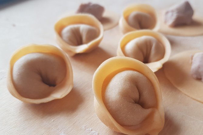 italian-cocktail-art-of-making-pasta-cooking-class-in-unique-milan-location