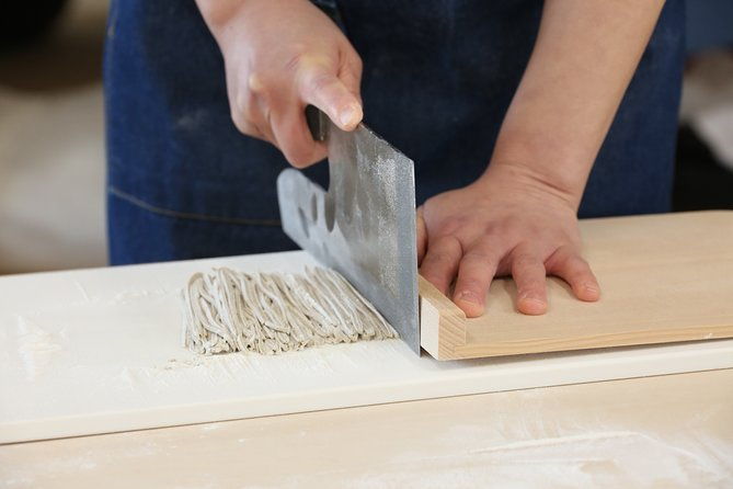 izushi-soba-making-experience-local-tour-guide