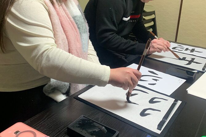 japanese-calligraphy-in-100-years-old-townhouse-kyoto-ninenzaka