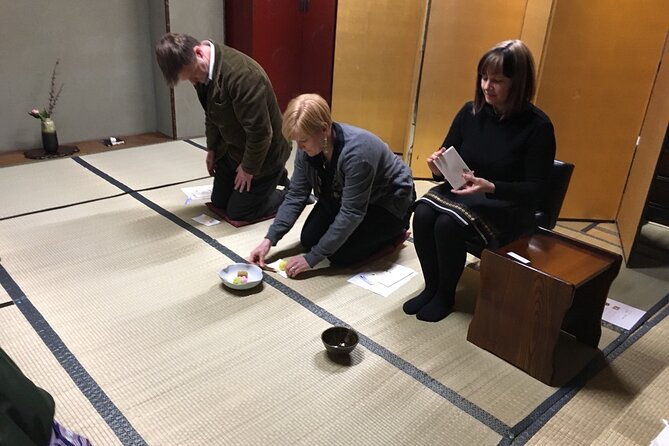 japanese-style-room-tea-ceremony-class-in-marugamemachi