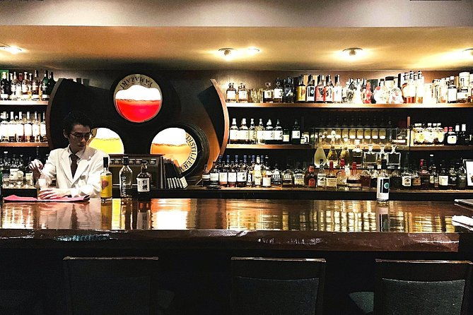 japanese-whisky-tasting-experience-at-local-bar-in-tokyo