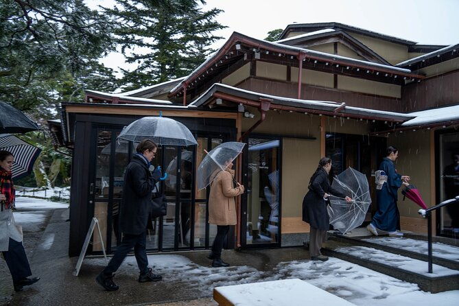 kenrokuen-tea-ceremony-experience-in-kanazawa