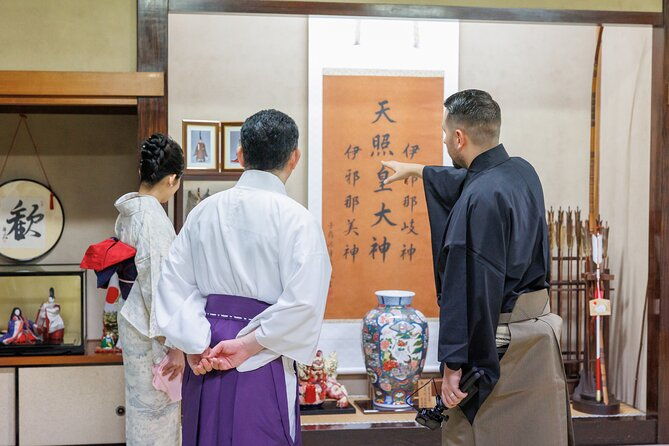 kimono-photo-session-experience-japanese-culture-inside-a-shrine