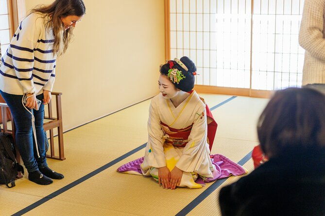 kyoto-geisha-encounter-and-cultural-gion-walking-tour