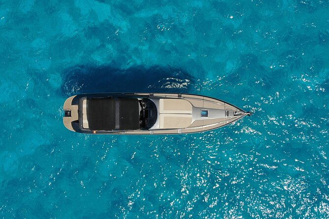 living-the-dream-on-board-of-this-amazing-boat-tullio-abbate-42