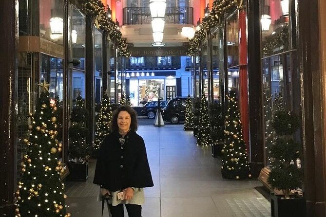 london-christmas-lights-private-tour-by-traditional-black-cab