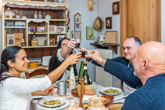 lucca-walking-tour-traditional-cooking-class-with-wine