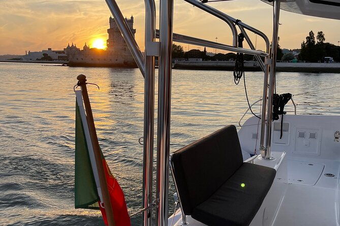 luxury-catamaran-sunset-and-wine-cruise